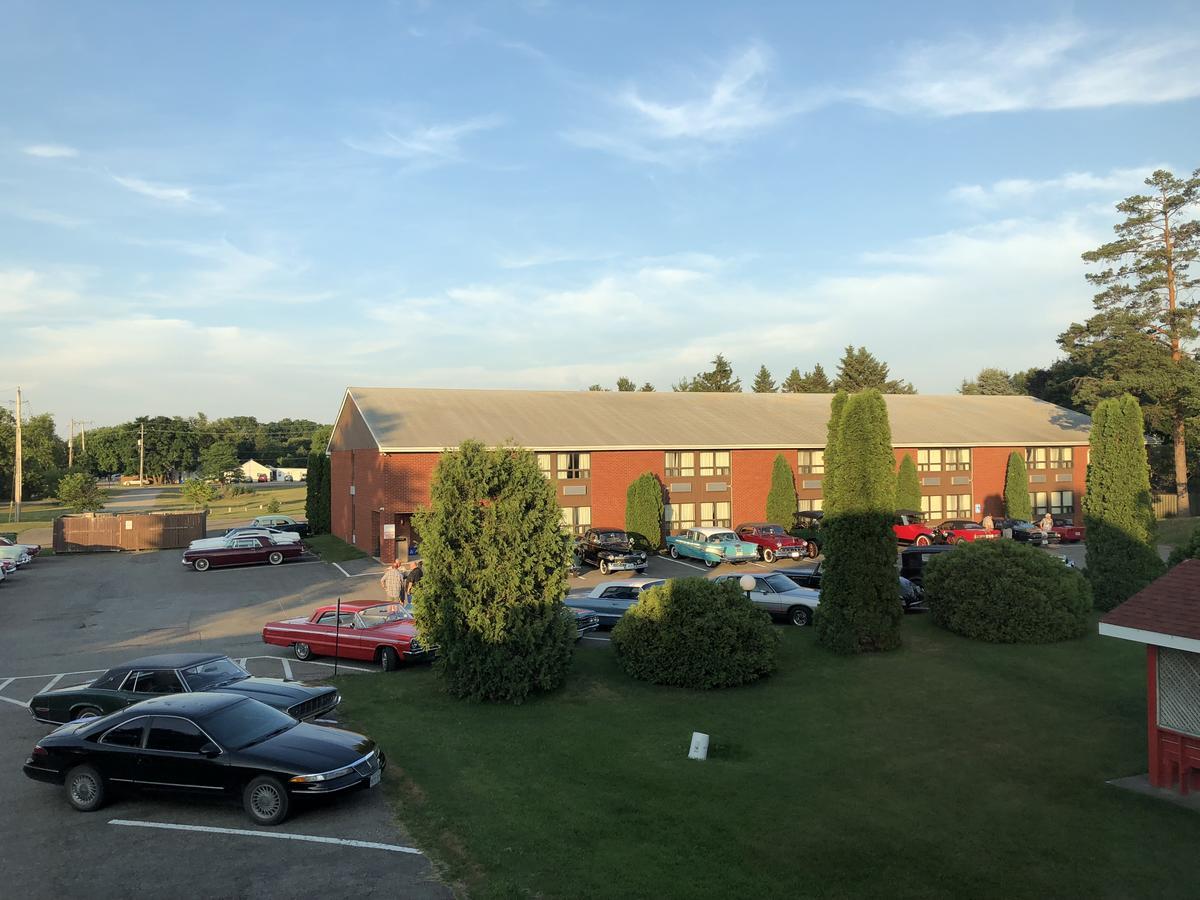 Red Pine Inn & Conference Centre Alliston Luaran gambar