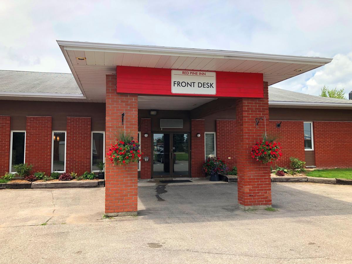 Red Pine Inn & Conference Centre Alliston Luaran gambar