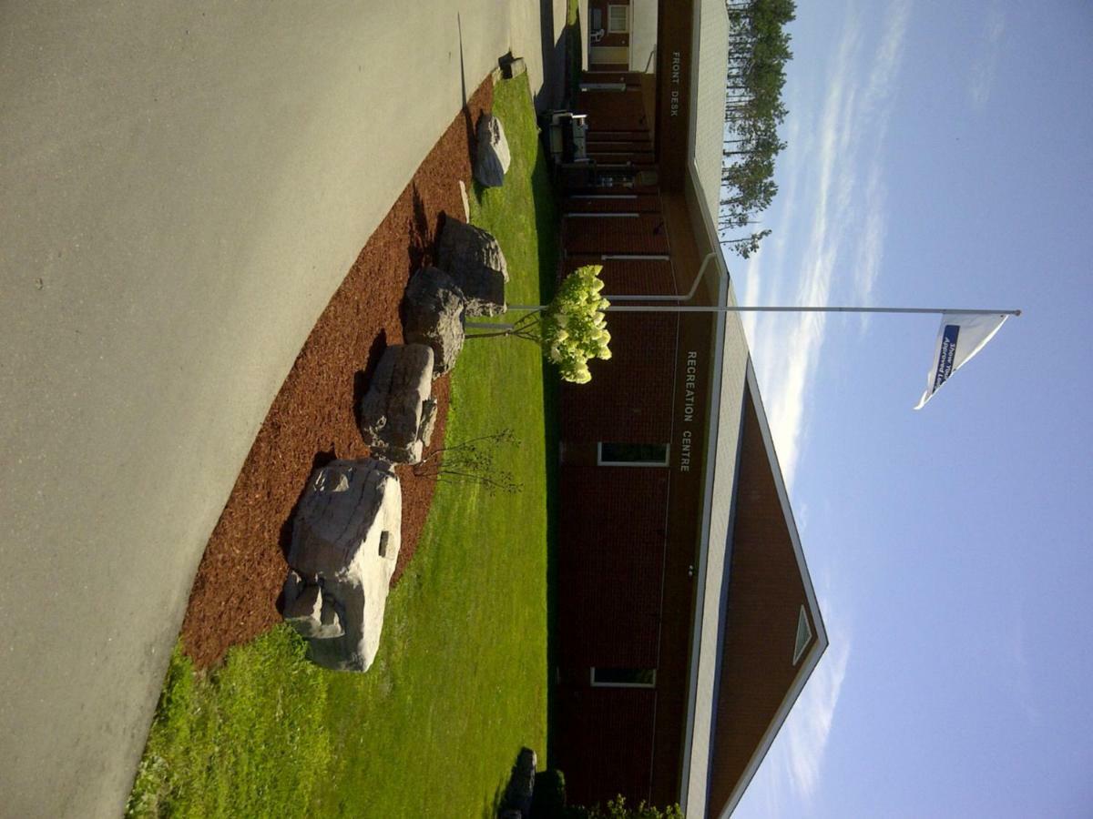 Red Pine Inn & Conference Centre Alliston Luaran gambar